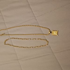 Really cute, trendy chains. Letter "H"